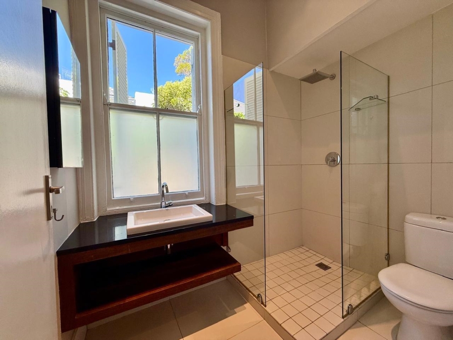 To Let 2 Bedroom Property for Rent in Green Point Western Cape
